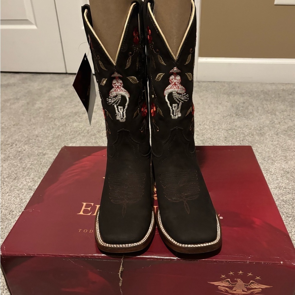 El General Brown and Red Embroidered Heeled Boots - Picture 3 of 9